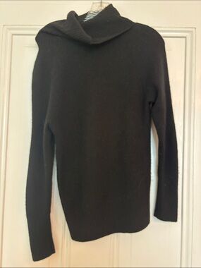Quince Black Womens Cashmere Turtleneck Sweater